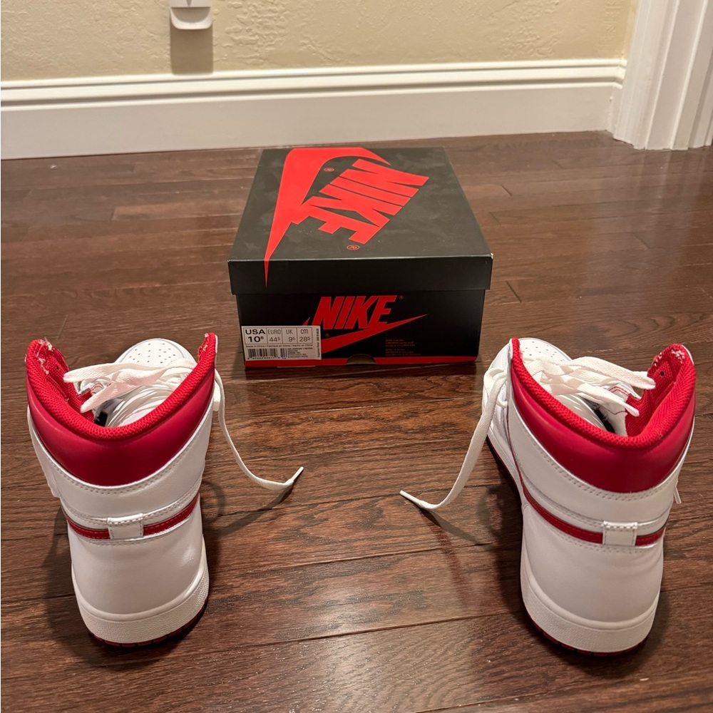 Air Jordan 1 High OG Sneakers - Picture 2 of 3